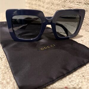 💋Gucci Women's Navy Sunglasses